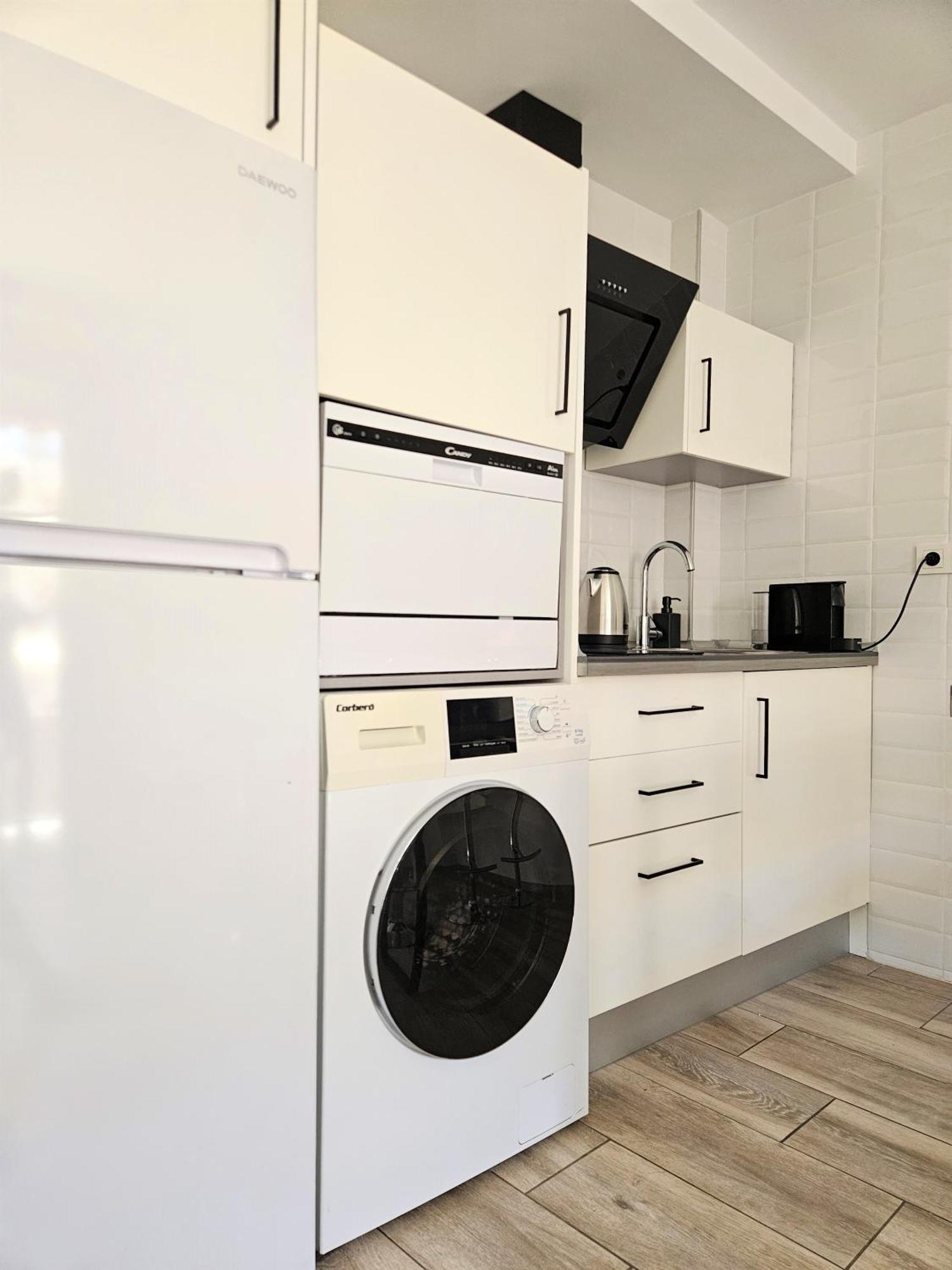 Sunshine Apartment ซานตาโปลา ภายนอก รูปภาพ